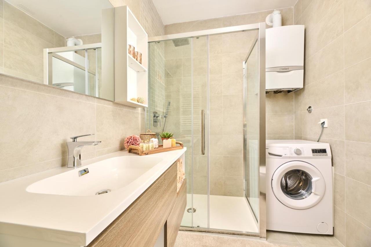 Brand New 1 Bedroom Apartment With Backyard Near The Beach! Poreč Dış mekan fotoğraf