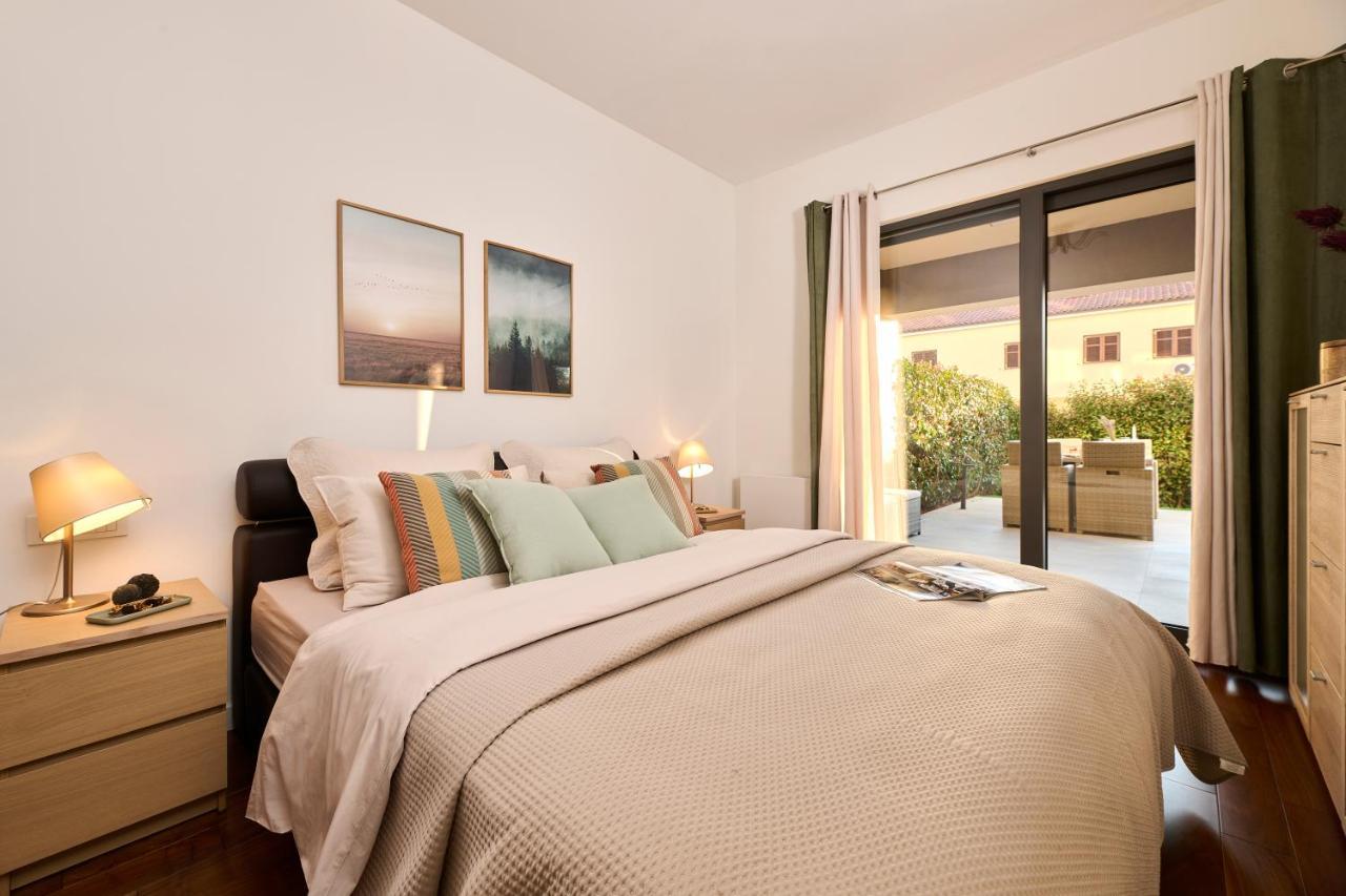 Brand New 1 Bedroom Apartment With Backyard Near The Beach! Poreč Dış mekan fotoğraf